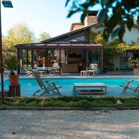 Des Gones Villa *